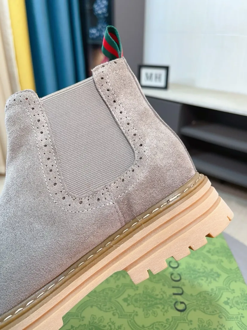 Men's shoes 💰540🌸🌸 (GUCCI) [cow lining plus velvet optional] [can be made without standard] New product Martin boots imported from Canada with full top layer high mercerized frosted fabric, punched using 3D digital technology, high-end and classy, ​​versatile to wear, full of three-dimensionality, close pictures will make you obsessed with the leather. You can't extricate yourself ~ the best on the market.          Fabric: Cowhide/Embossed Lining: Cowhide.          Please make a note when placing an order, sizes: 38-44 (37, 45, 46 can be customized and cannot be returned or exchanged) 5 colors available; black, gray, khaki, coffee, and earthy yellow